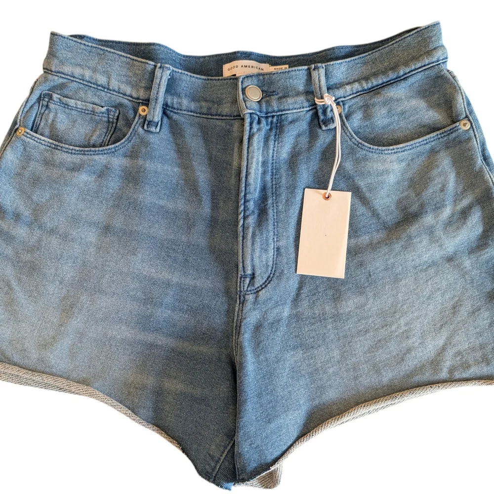 Good American Classic Blue Jean Shorts - Picture 4 of 7